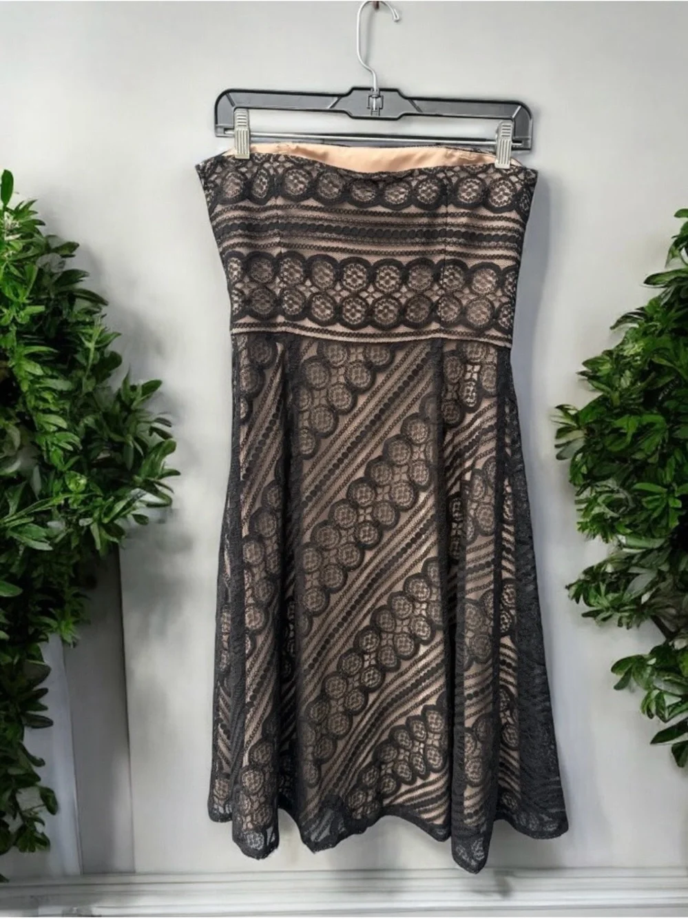 Ann Taylor LOFT Black and Nude Strapless Lace Dress Size 4